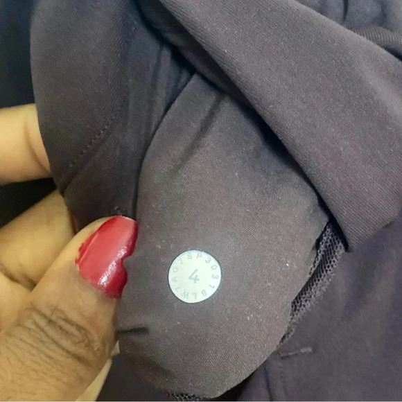 Lululemon On The Fly Brown Shorts 3” Size 4 - Picture 6 of 8